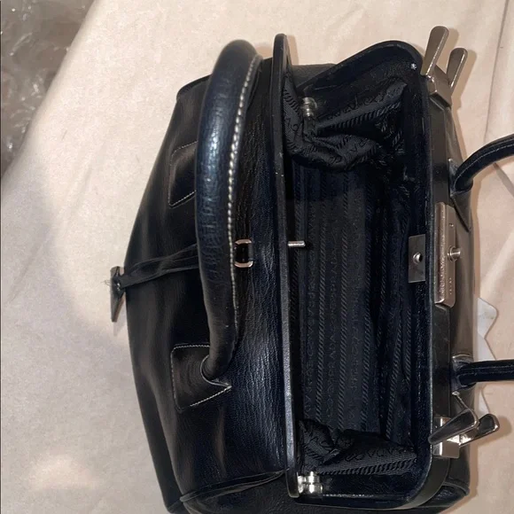 Prada  Doctors black Leather bag with  Silver hardware - Picture 9 of 16